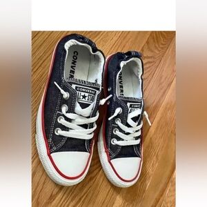 Converse Kids' Black and White Sneakers size 4 Junior big kids / size 6 womens